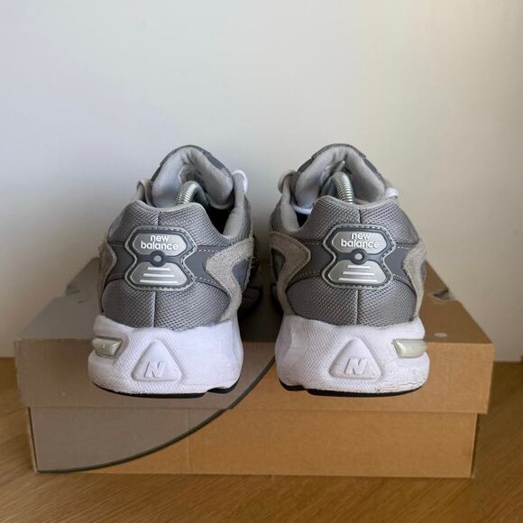 New Balance 725 Grey/White Men Sneakers- SZ 10 D main image 4